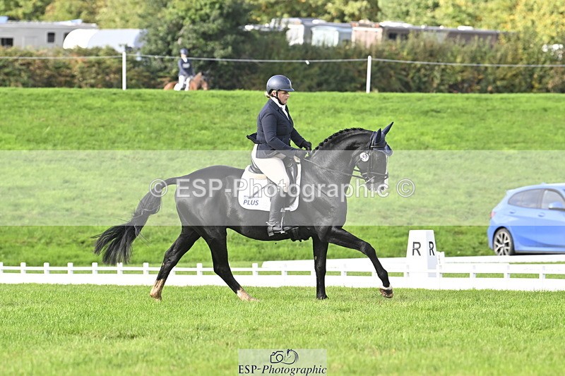 251023A-142109-04352 - E-381-Charlotte.Rowe