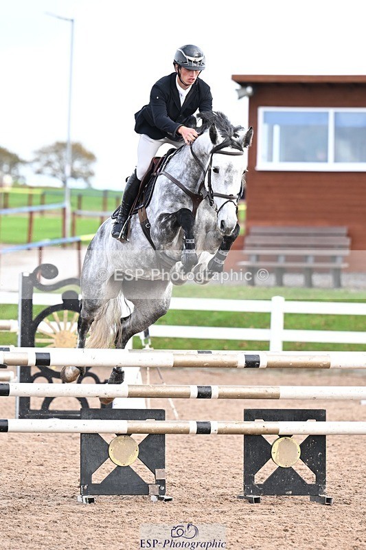 251022-124459-00418 - Cls 4 Snr Newcomers 1.10m