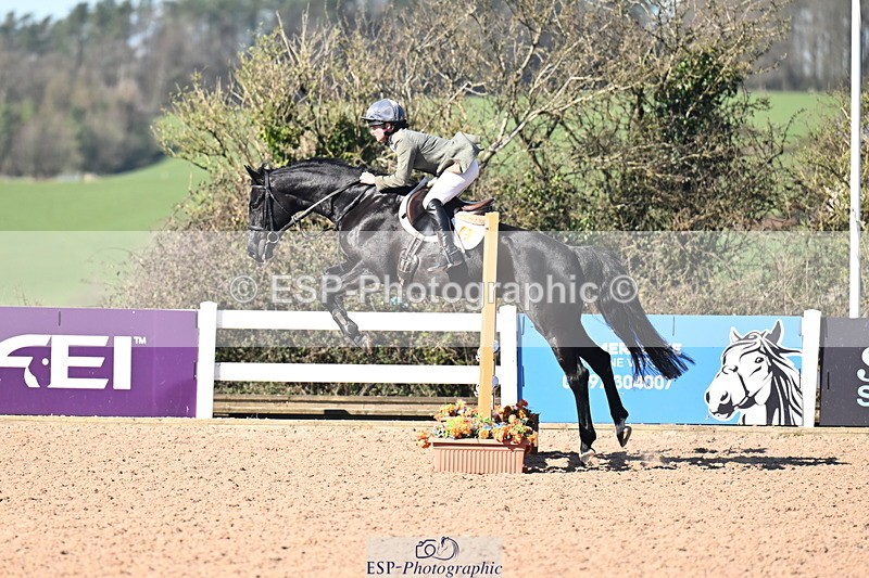 260318B-103351-00120 - Clear Round & Brit Nov 90cm