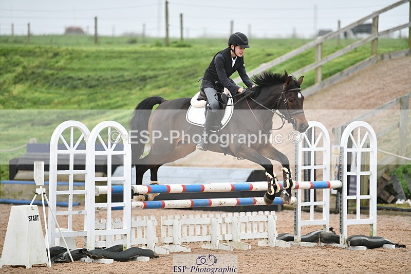 241102A-111051-04212 - SAT Cls 9 British Novice and 90cm Open