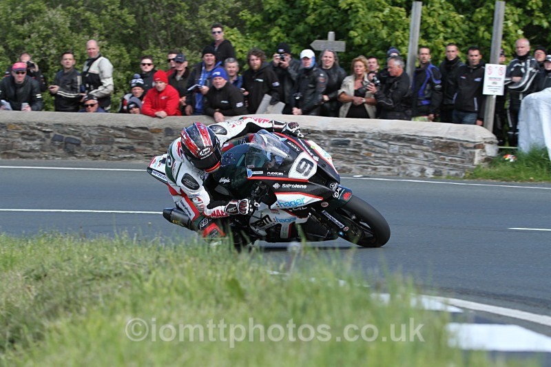 Ian Hutchinson - RST Superbike Race