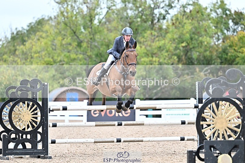 251015-133043-00588 - Cls 4 Newcomers and 1.10m Open