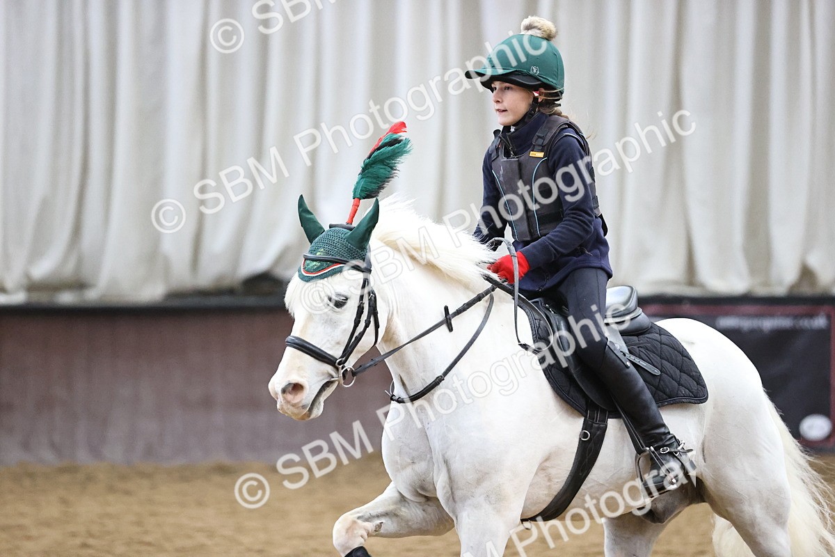SBM_001249 - Class 3 - Horse & Hound 60cm