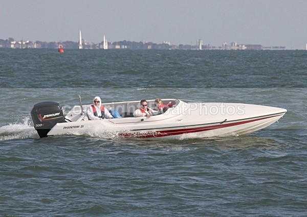 091018 PHANTOM 21 IMG_3707 - Motorboats - Open