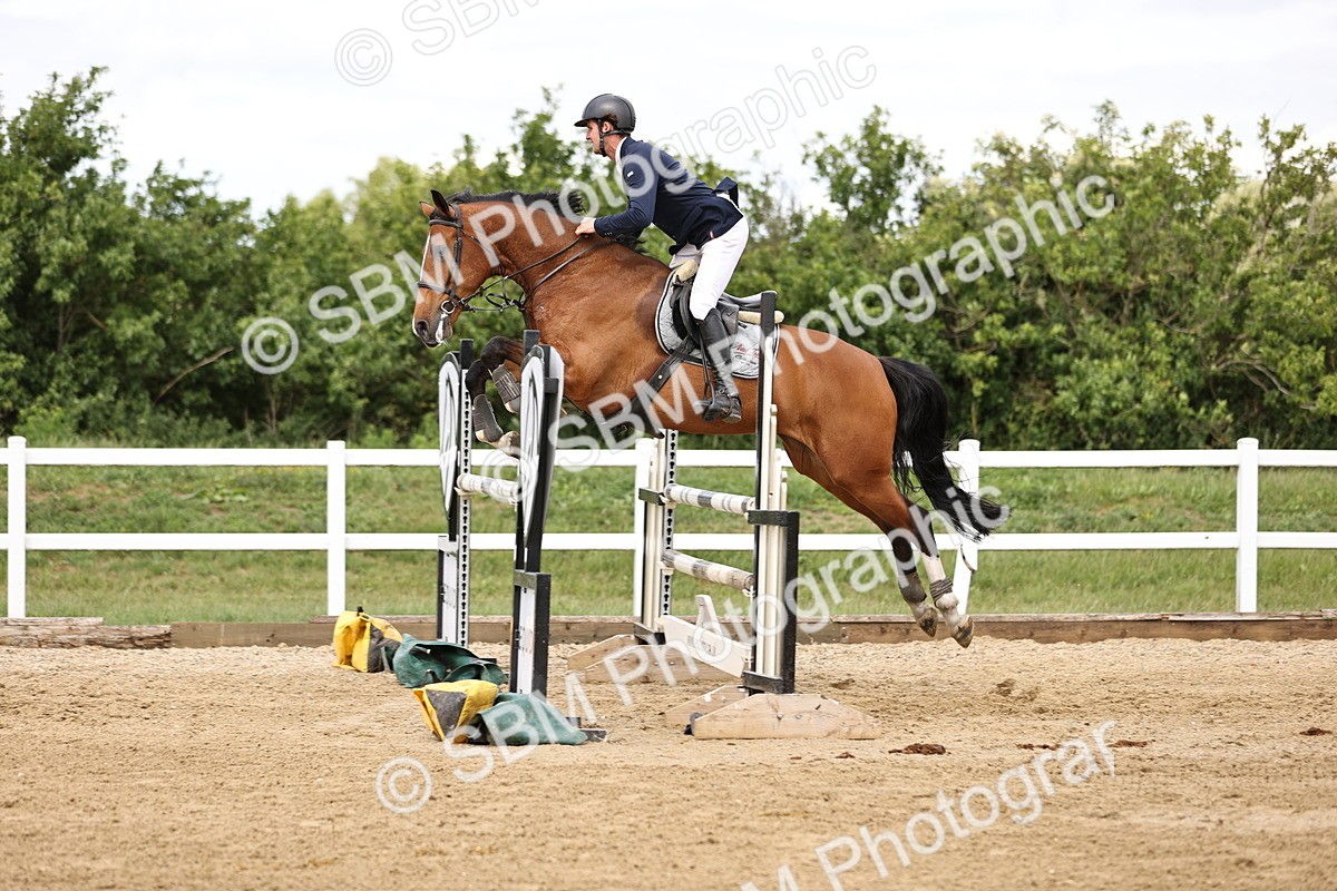 SBM_003444 - Class 11 - Senior Newcomers - 1.10m