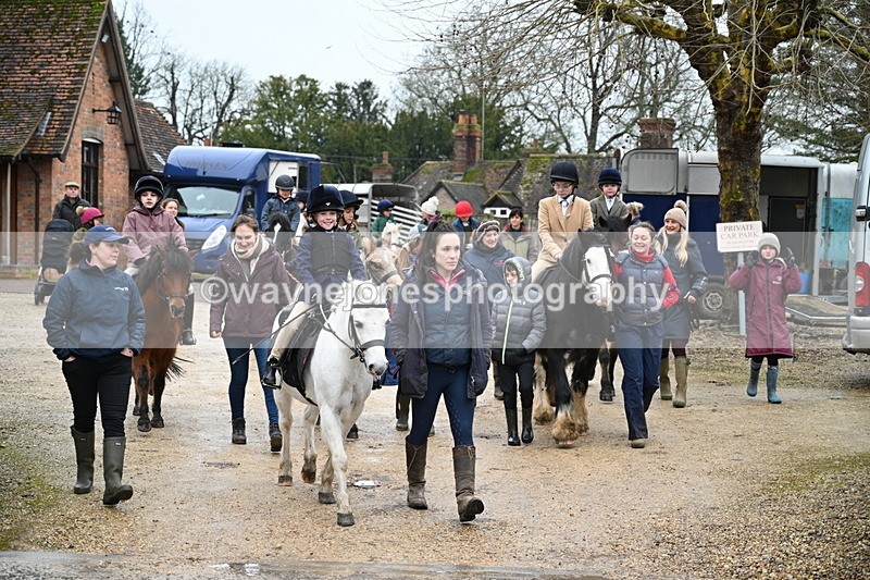 WJ7_9301 - Walk out..