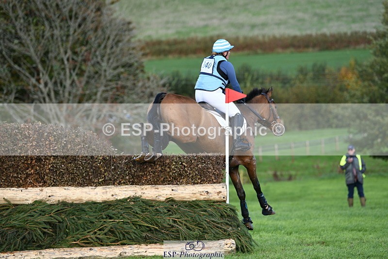 251024A-152835-14777 - C-240-Issy.Hollidge