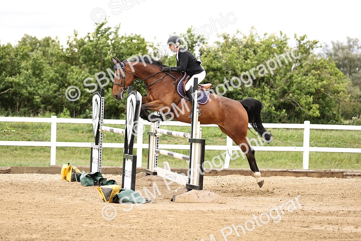 SBM_003003 - Class 11 - Senior Newcomers - 1.10m