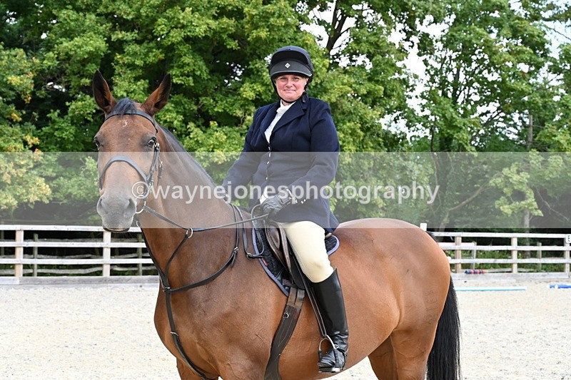 WJ6_3073 - Berks & Bucks - The Old farmhouse - Hound Exercise 20-08-25