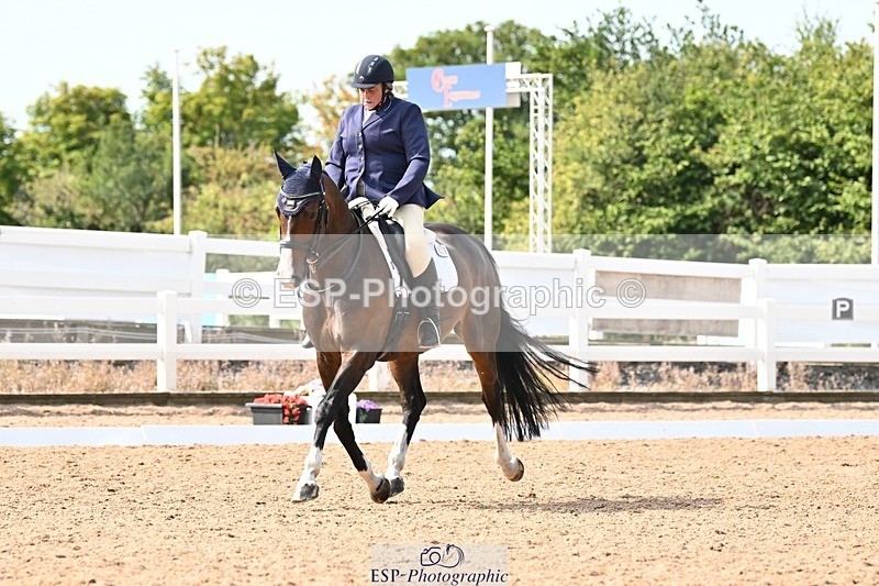 250815-111632-00570 - 031-Nicola.SealRebel.Heart