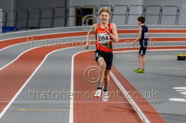 AgeInd25SUN-914984 - Track Male