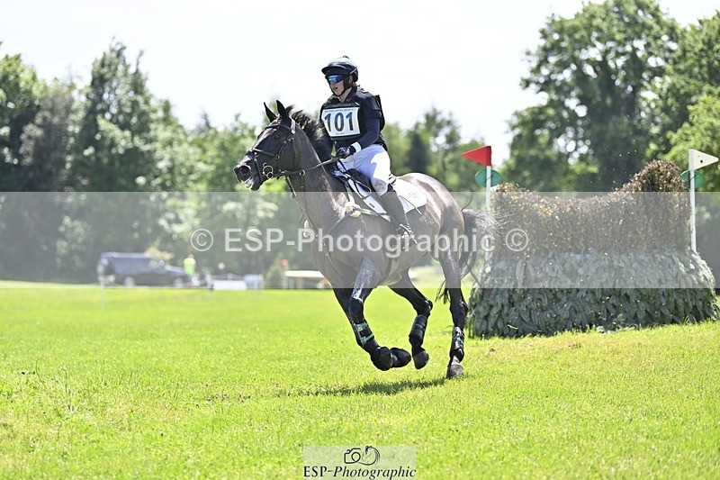 240525-124704-13549 - 101-MORELANDS_CASANOVA-Daisy_Bathe