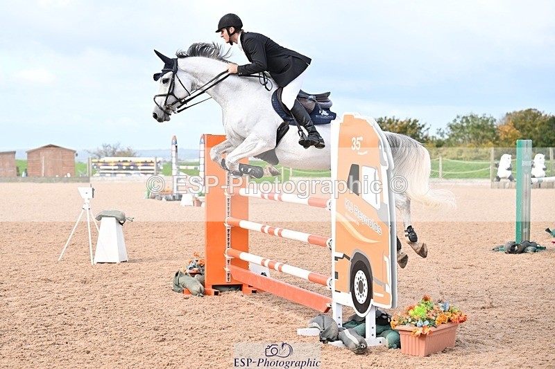 251005-101244-02694 - Cls 15 Foxhunter and 1.20m