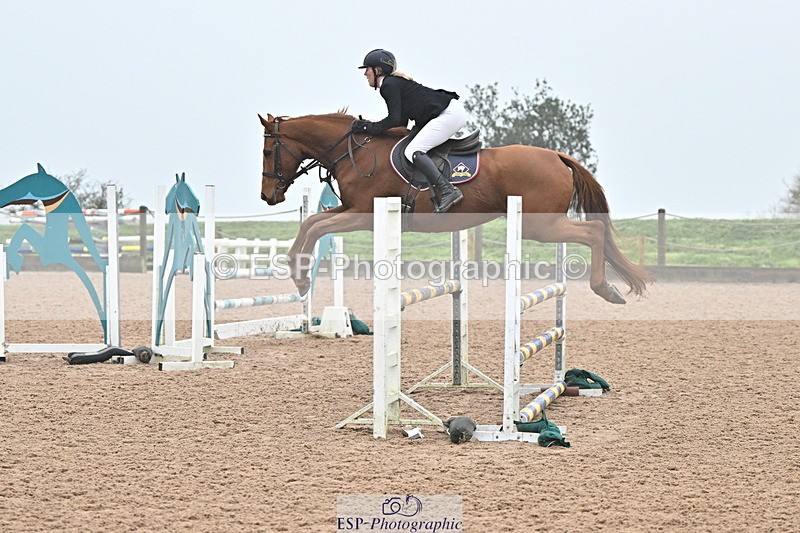 241103A-111024-06921 - SUN Cls 18 British Novice and 90cm Open