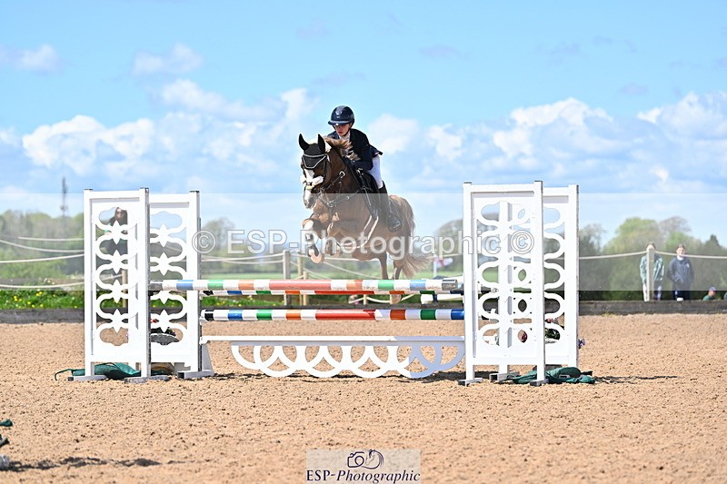 240504A-130847-01706 - Cls 4 Blue Chip Pony Newcomers & 1m Open