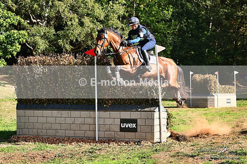 XC 031026 1084a - Equestrian