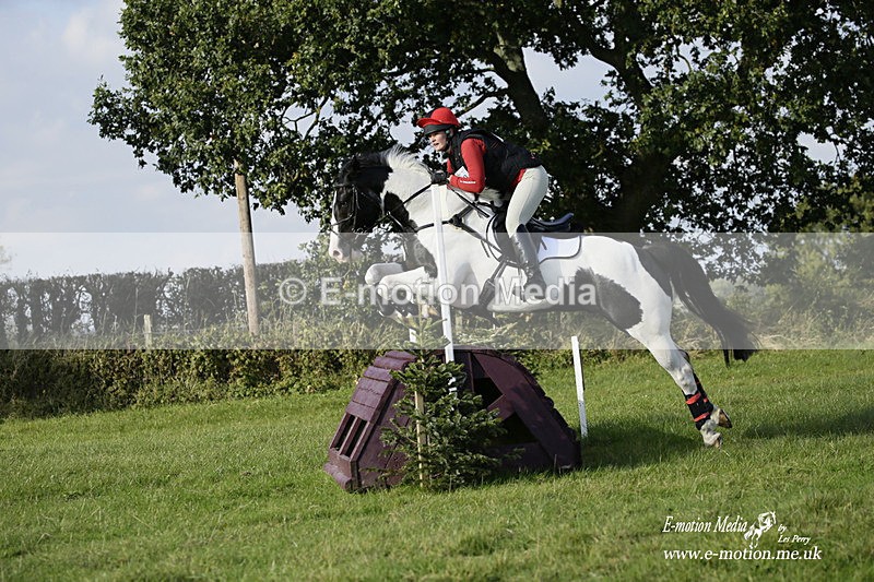  WWHT 171021 3965 - Open (1.00m)  17/10/21