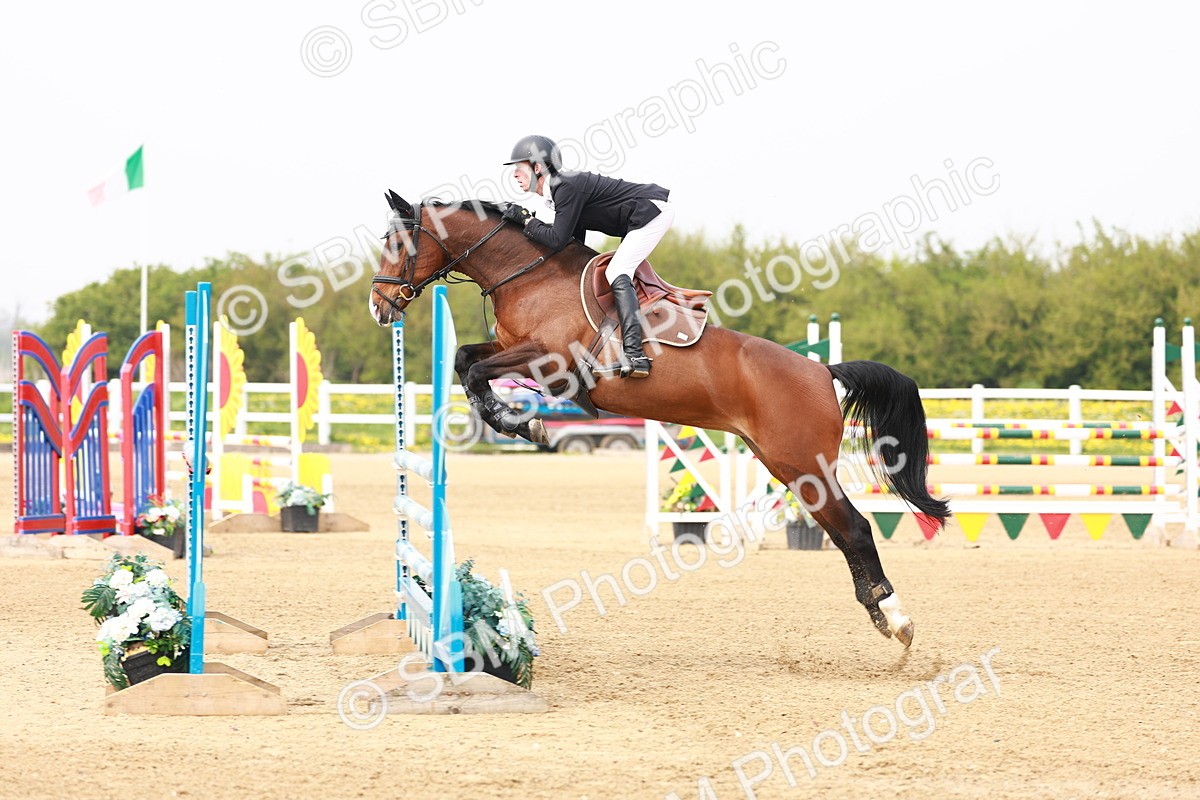  - Class 19 - Senior Foxhunter - 1.20m