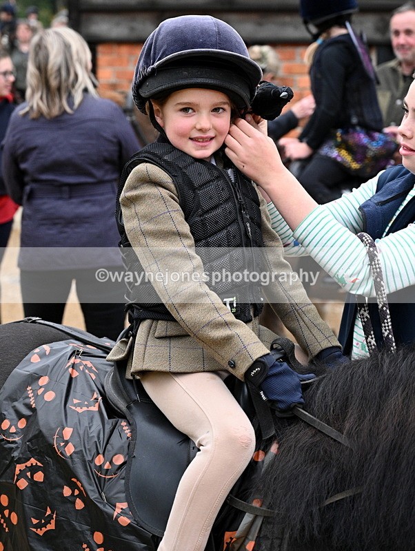 WJ7_6003 - Berks & Bucks - Children's Meet - The Old Farmhouse – Steventon.
