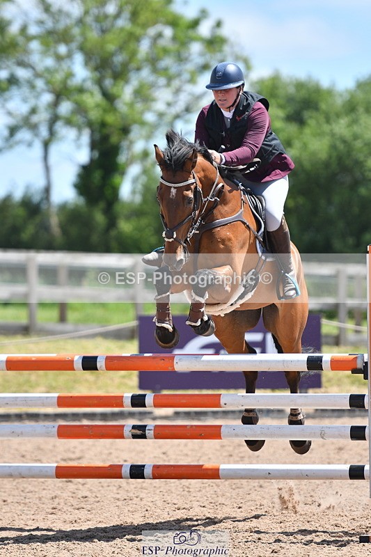 240609A-131918-05587 - Cls 18 Snr Newcomers and 1.10m Open