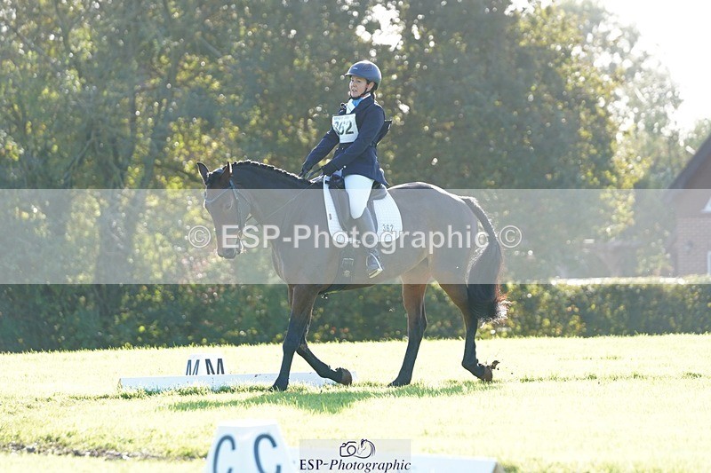 241025-103858-06042 - 362-Vicky.Stacey-HIGHDALE.AUTUMN.SUNRISE