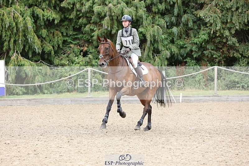 250803A-140709-14533 - P-710-Isla.Kitson-BLUES.CLOUD