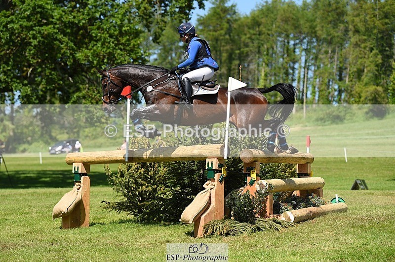 230527-144636-10204 - 357-VIVENDI_HERO-Saffron_Cresswell-XC