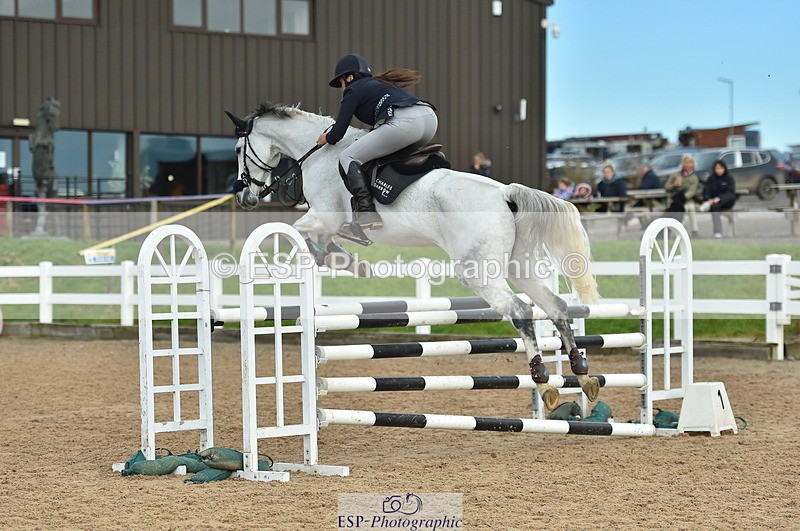 231111A-123140-01877 - Cls 12 Newcomers & 1.10m Open