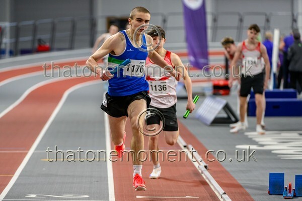 CombiMast25-925435 - Track Male Set One