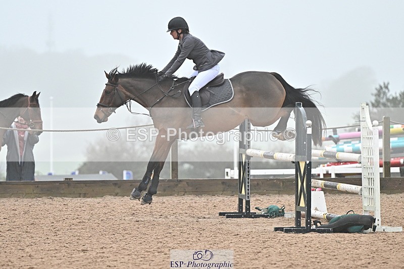 241103A-105812-06821 - SUN Cls 18 British Novice and 90cm Open