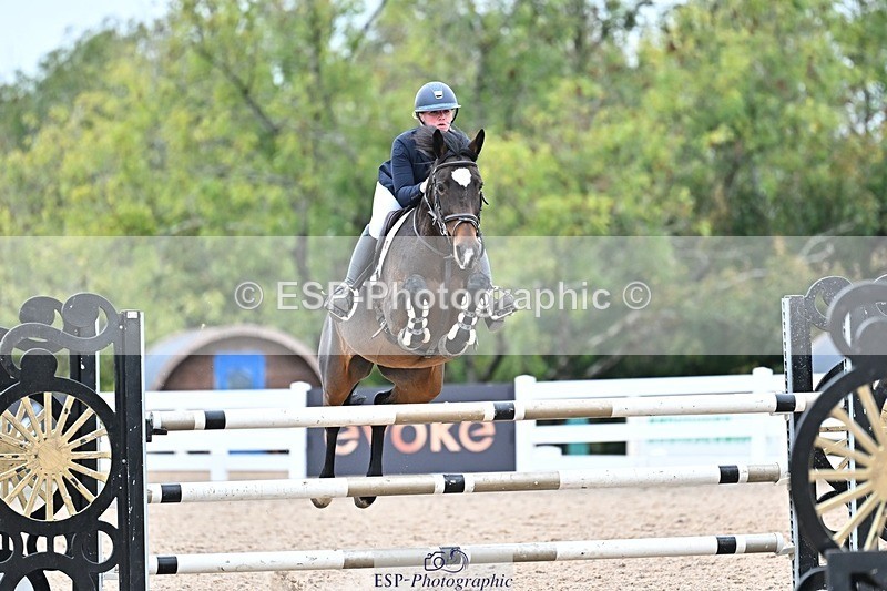 251015-132128-00549 - Cls 4 Newcomers and 1.10m Open