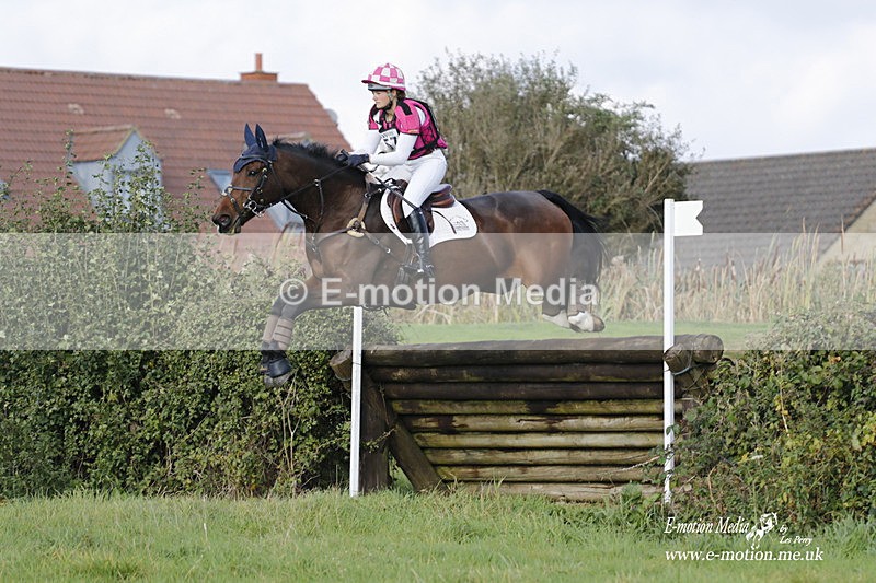  WWHT 171021 3919 - Open (1.00m)  17/10/21