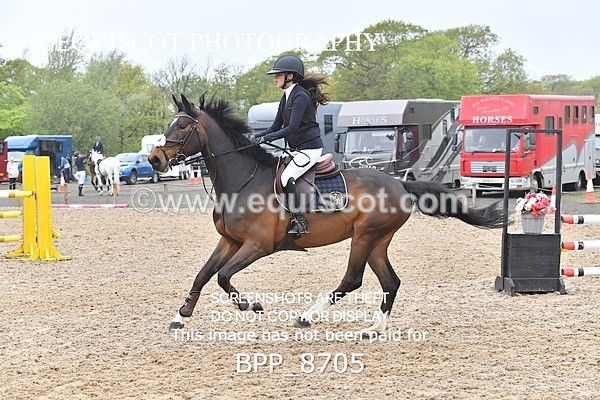 BPP_8705 - CLASS 24 SUN Senior BritiNovice/ 90cm Open