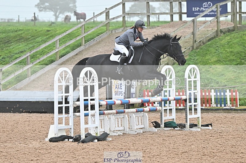 241103A-110540-06881 - SUN Cls 18 British Novice and 90cm Open