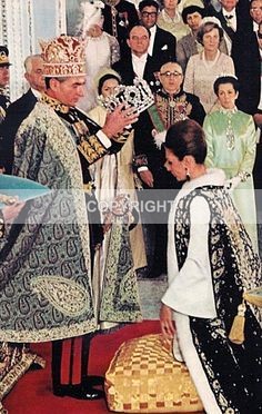 (IR-6)  Crowning the Empress - Iranian Royals