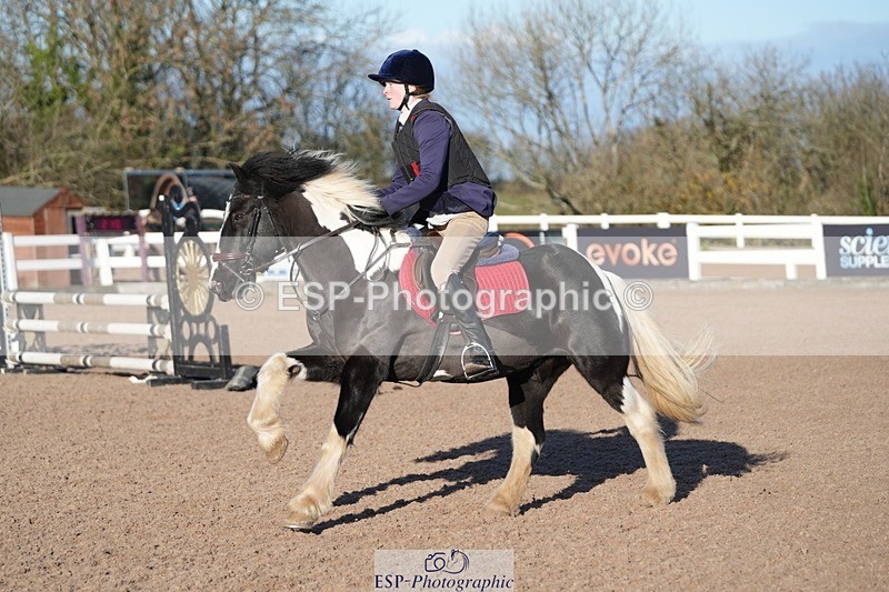 251130-105158-01009 - Cls 4 Pony Brit Nov & 80cm Open