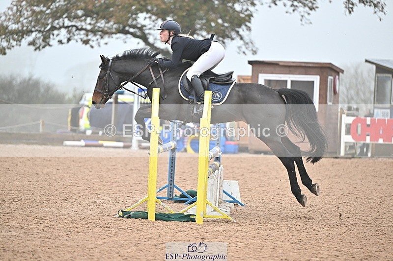 241103A-101144-06575 - SUN Cls 18 British Novice and 90cm Open