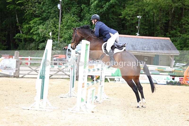 3E7A9459 - Class 8: Senior Newcomers/1.10m open