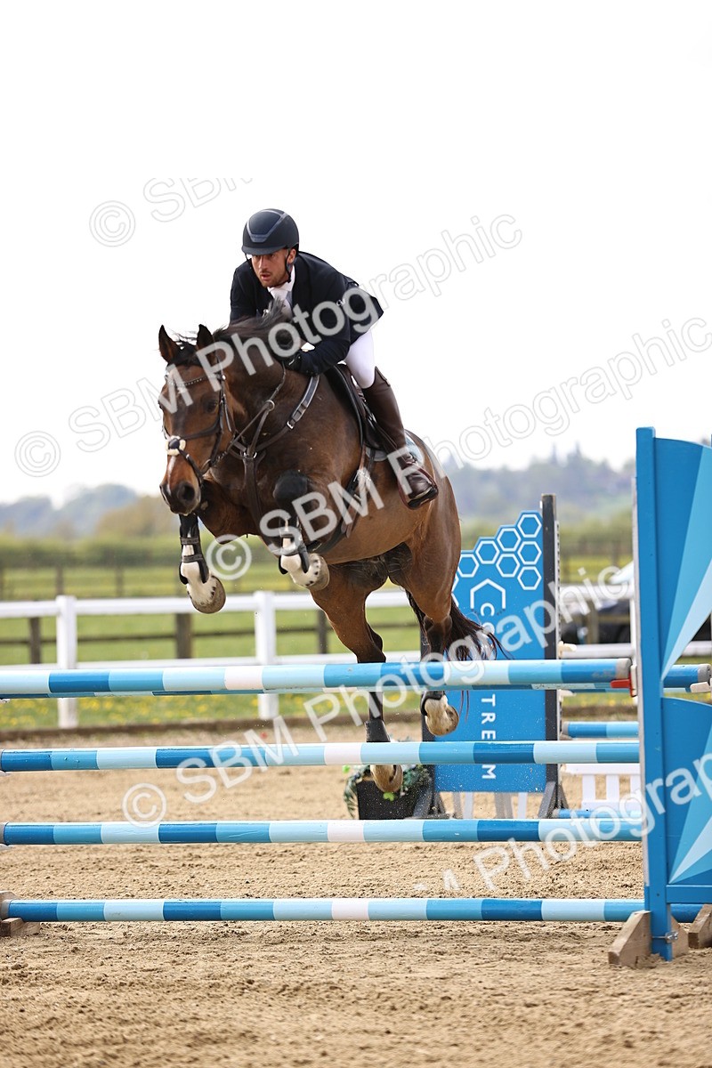 SBM_002428 - Class 11 - Senior newcomers - 1.10m