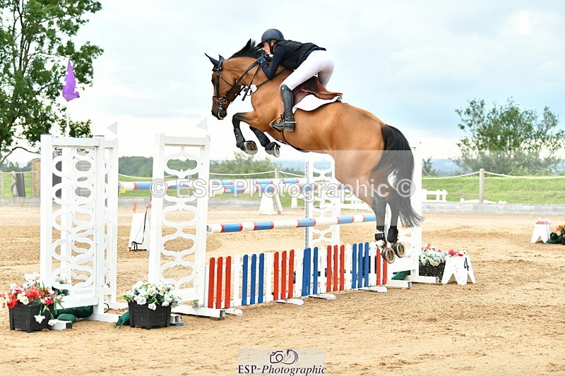 230720A-153600-03947 - Cls 9, 2 Star Big 1.40m Start to break