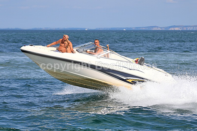 180804 UNNAMED - RINKER CAPTIVO 1Y3A4795 - Speedboats