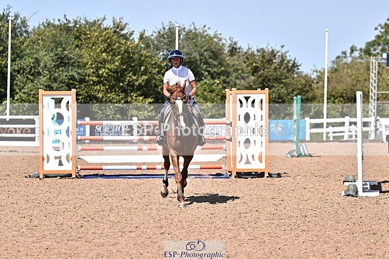 260812-125239-00523 - Cls 6 Foxhunter and 1.20m