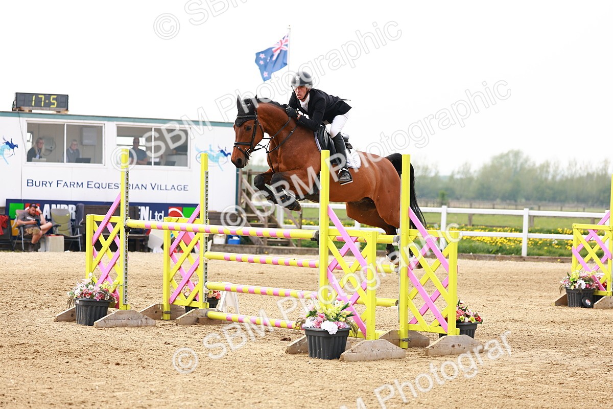  - Class 19 - Senior Foxhunter - 1.20m