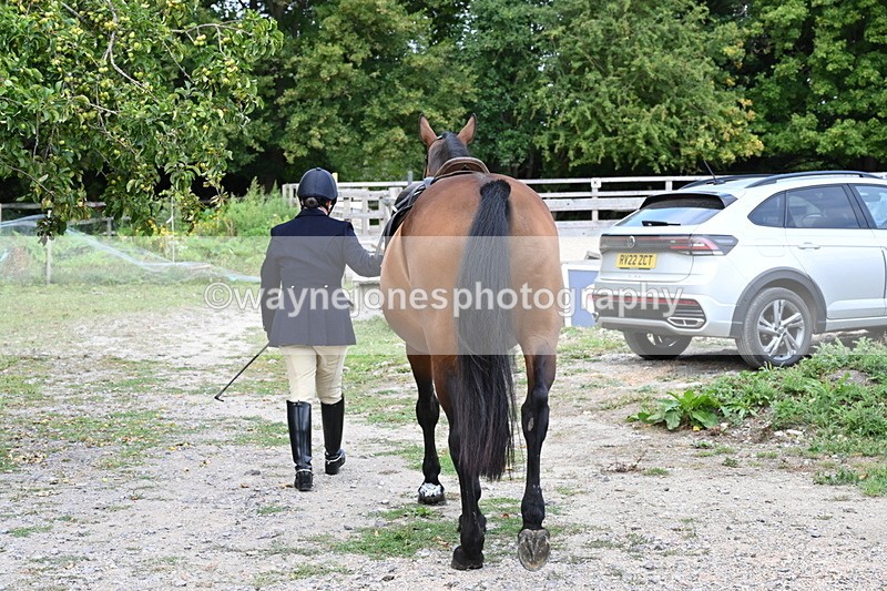 WJ6_3022 - Berks & Bucks - The Old farmhouse - Hound Exercise 20-08-25