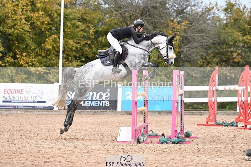 251022-142742-00657 - Cls 6 Snr Foxhunter 1.20m