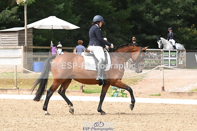 250719A-105111-04069 - 134-Carly.Moore-Taylors.Park.De'.Debutant