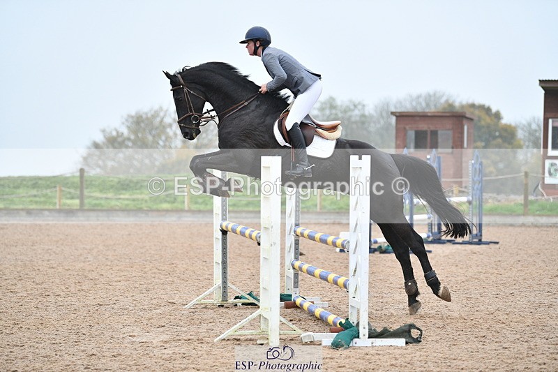 241102A-112211-04274 - SAT Cls 9 British Novice and 90cm Open