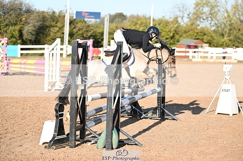 241026A-102530-00151 - SAT Cls 3 Pony Intro 70cm