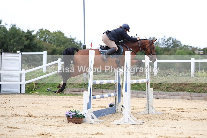 3E7A3141 - Class 8: Senior Newcomers/1.10m open