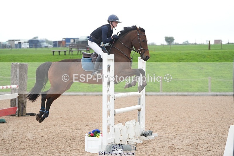 250920-122459-01259 - Cls 10 Pony Foxhunter and 1.10m